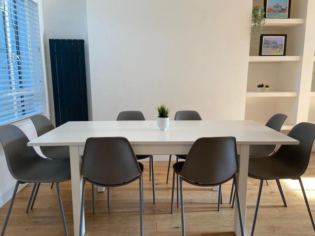 沃辛Warwick House - Stunning House With Terrace And Sea Views, Sleeps 11别墅 外观 照片