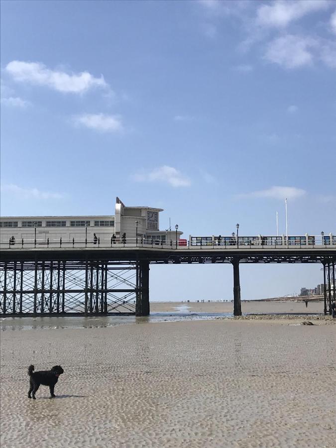 沃辛Warwick House - Stunning House With Terrace And Sea Views, Sleeps 11别墅 外观 照片