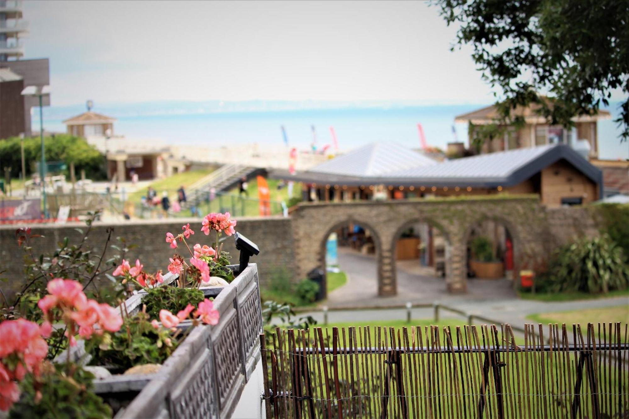 沃辛Warwick House - Stunning House With Terrace And Sea Views, Sleeps 11别墅 外观 照片